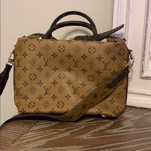 NON AUTHENTIC Louis Vuitton purse